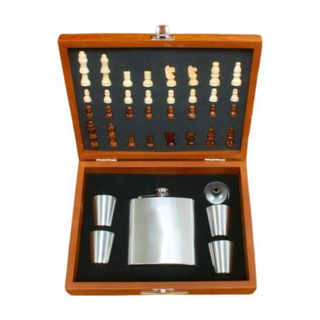 סט ג'נטלמן. שח + 4 כוסות ובקבוק עשוי פלדה.