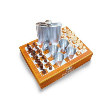 " Джентельмен-набор " . Шахматы +  4 стопки и фляжка из стали .