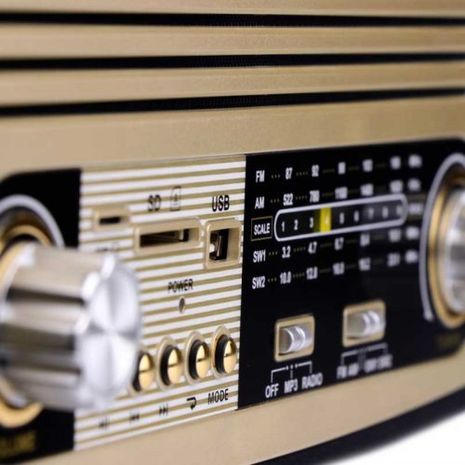 Большой транзисторный приемник в стиле ретро . с USB-входом, картой памяти, MP3, Bluetooth слотом TF-карты  и пультом ДУ . Работает от  внутренних аккумуляторов Kemai MD-1700BT