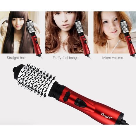 מעצב שיער עם מברשת מסתובבת