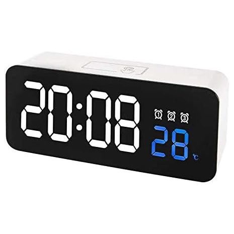 שעון מעורר (בצבע לבן) עם תצוגת LED HD מלאה, בעל ניגודיות גבוהה וחדות גבוהה – מתאים לבעלי לקות ראייה. מציג שעה, תאריך וטמפרטורה (°C/℉).